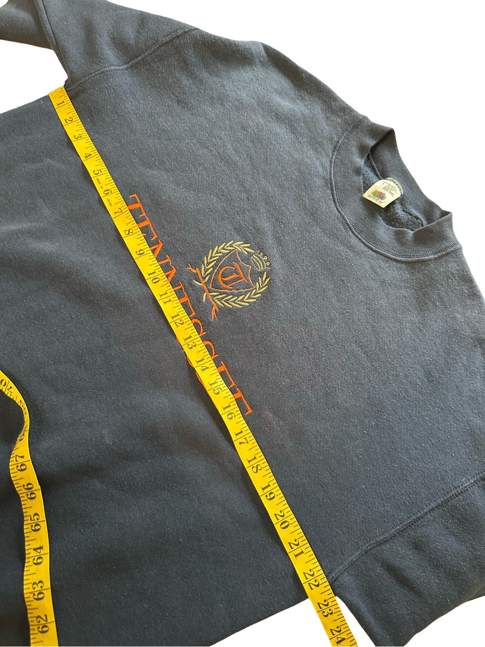 VTG 90s Tennessee Crewneck Sweatshirt SZ L Navy Embroidered Crest Logo Pullover - Picture 9 of 9